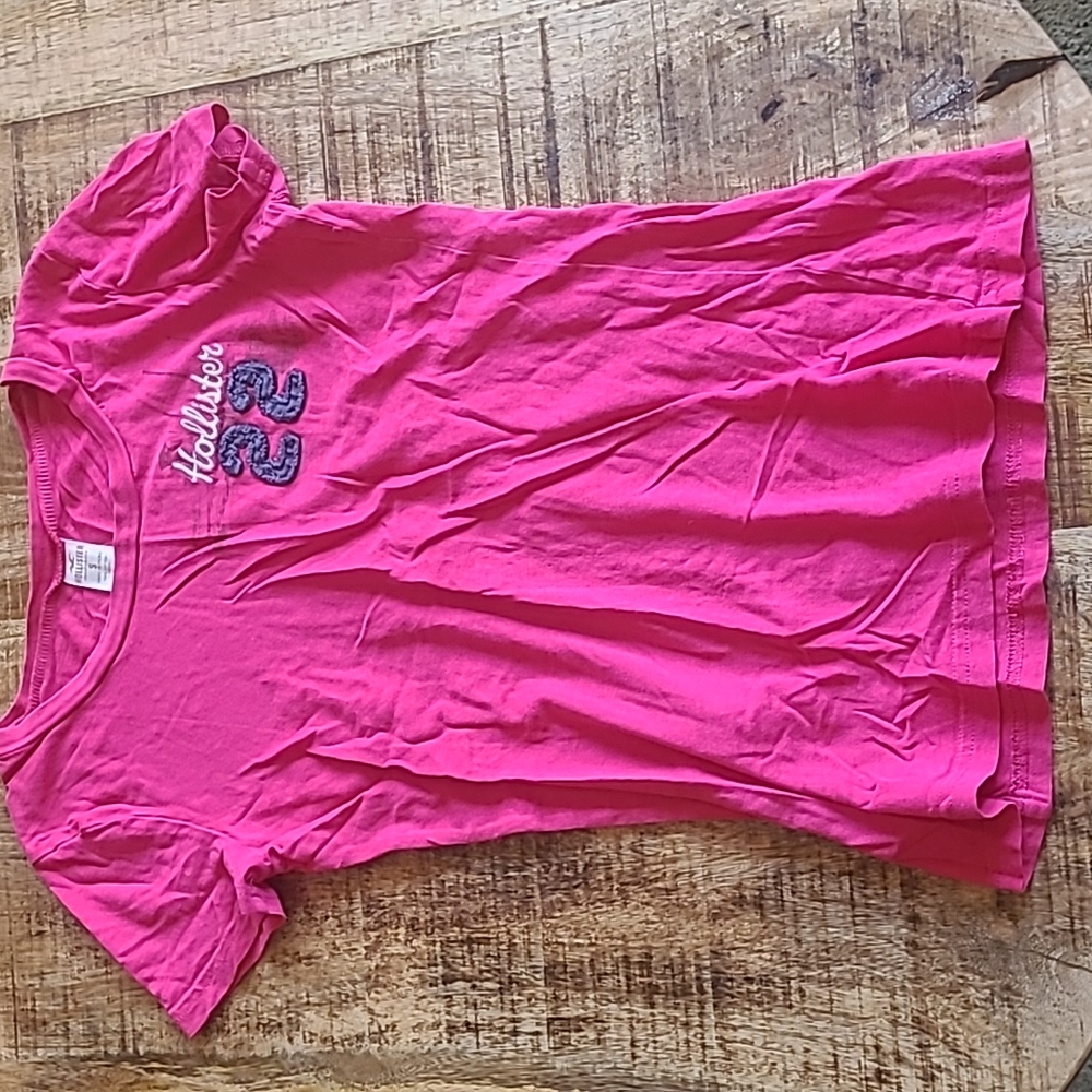 Hollister tee